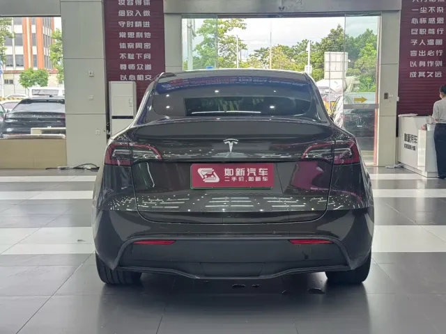 Tesla Model Y — Фото автомобиля 5