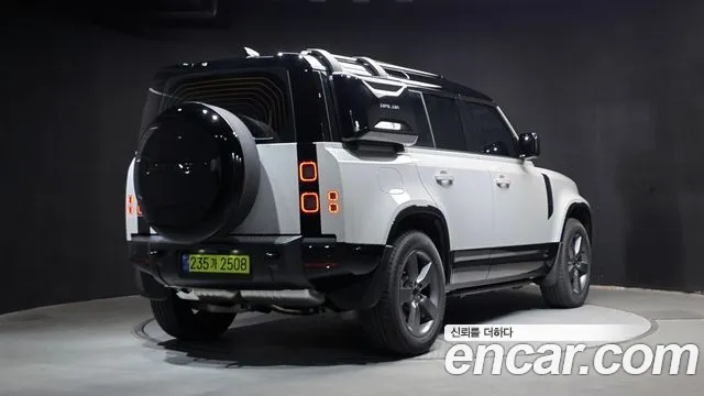Land Rover Defender — Фото автомобиля 2