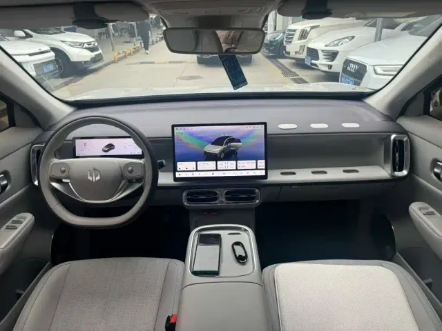 Leapmotor B10 — Фото автомобиля 9