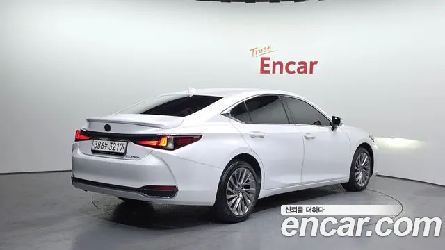 Lexus ES Generation 7 — Фото автомобиля 2