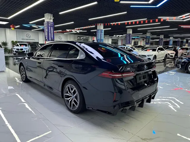 BMW i5 — Фото автомобиля 7