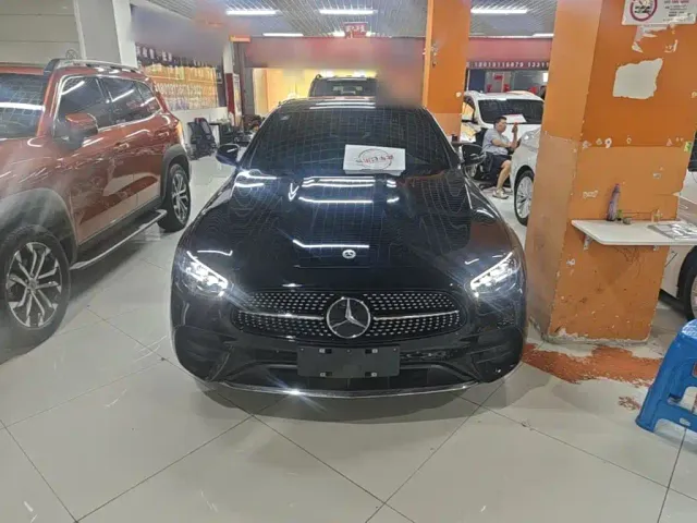 Mercedes-Benz E-Class — Фото автомобиля 2