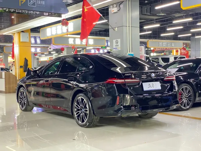 BMW BMW 5 Series 2025 530Li Leading M Sport Package — Фото автомобиля 13
