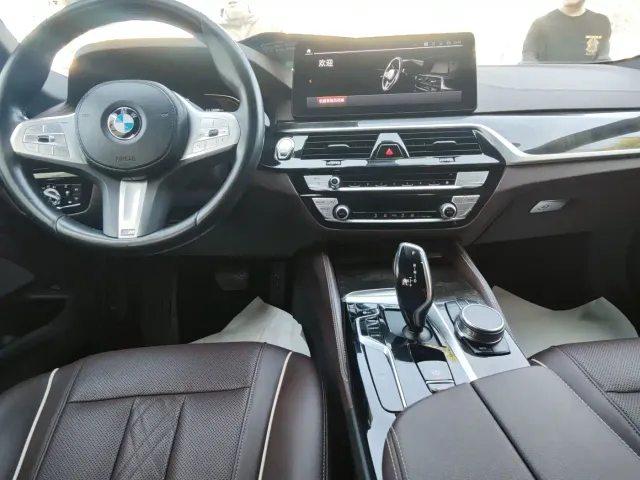 BMW 5 Series — Фото автомобиля 9