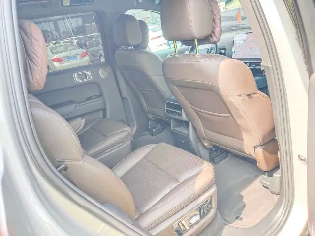 Li Auto L8 — Фото автомобиля 5