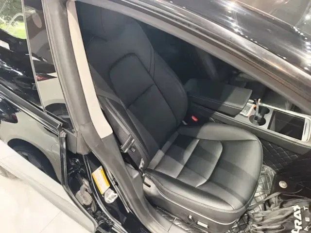 Tesla Model 3 — Фото автомобиля 24