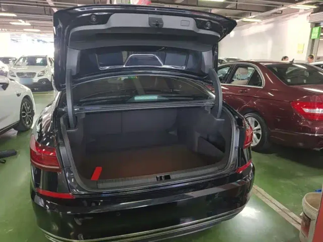 Volkswagen Passat — Фото автомобиля 18