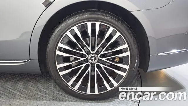 Mercedes-Benz S-Class — Фото автомобиля 21