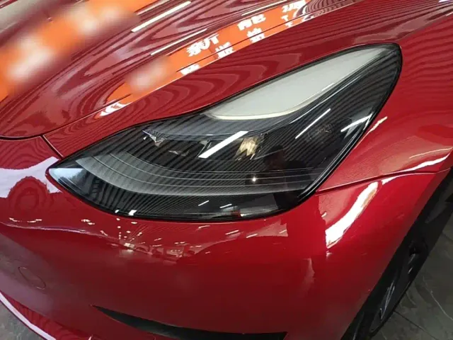 Tesla Model 3 — Фото автомобиля 23