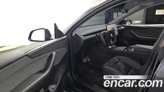 Tesla Model Y — Фото автомобиля 10