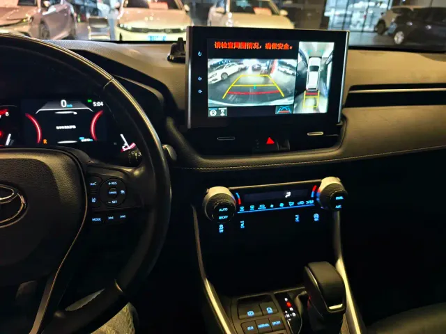 Toyota RAV4 — Фото автомобиля 8