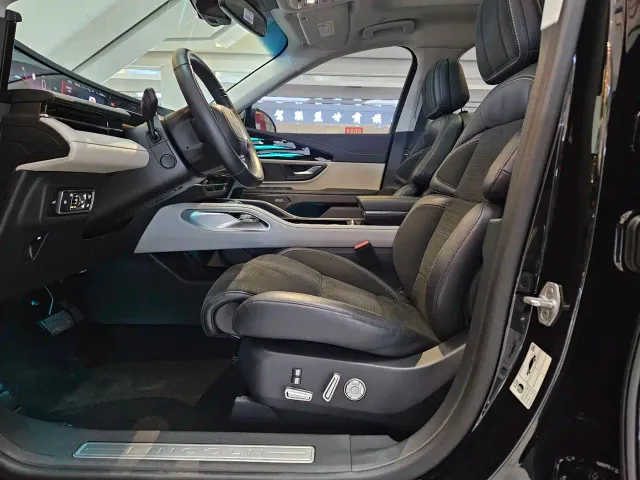 Lincoln Nautilus 2025 2.0T AWD Prestige Hybrid — Фото автомобиля 12
