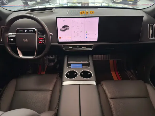 Li Auto L8 — Фото автомобиля 11