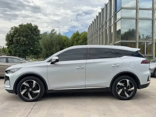BYD Tang — Фото автомобиля 24