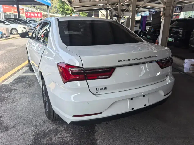 BYD Qin — Фото автомобиля 14