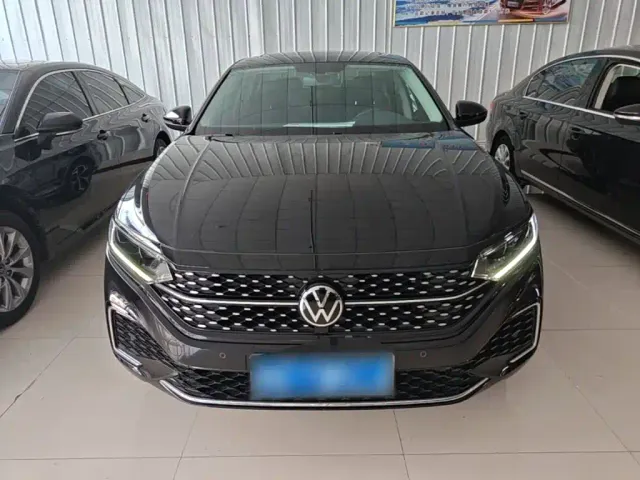 Volkswagen Passat — Фото автомобиля 2