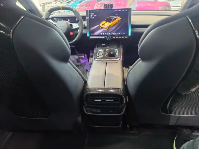 Xiaomi SU7 Ultra — Фото автомобиля 8