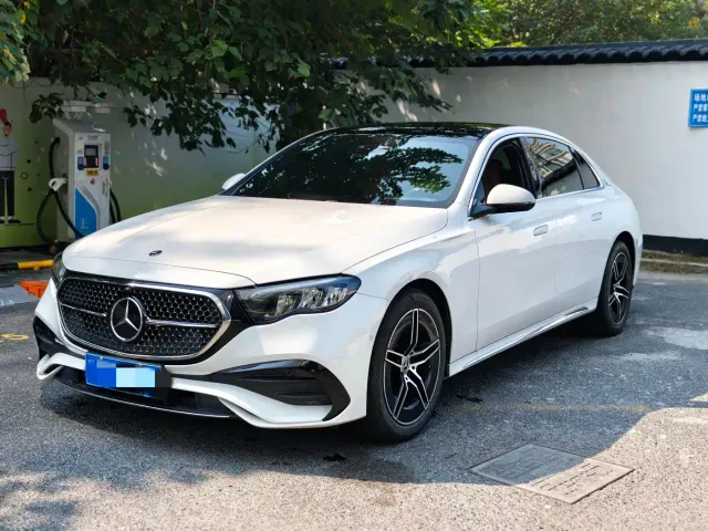 Mercedes-Benz E-Class — Фото автомобиля 3