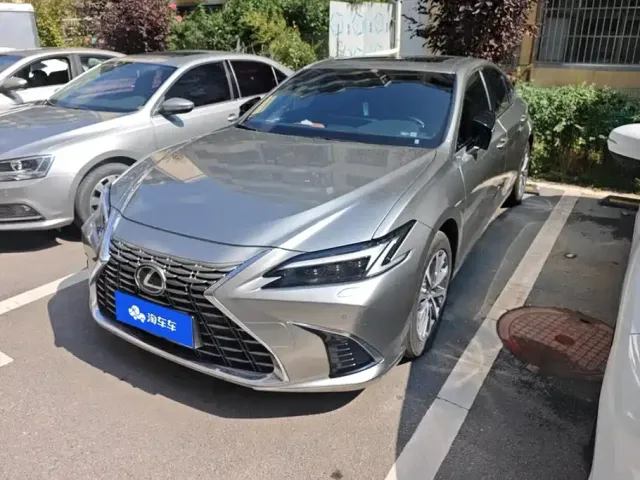 Фотография автомобиля — Lexus ES