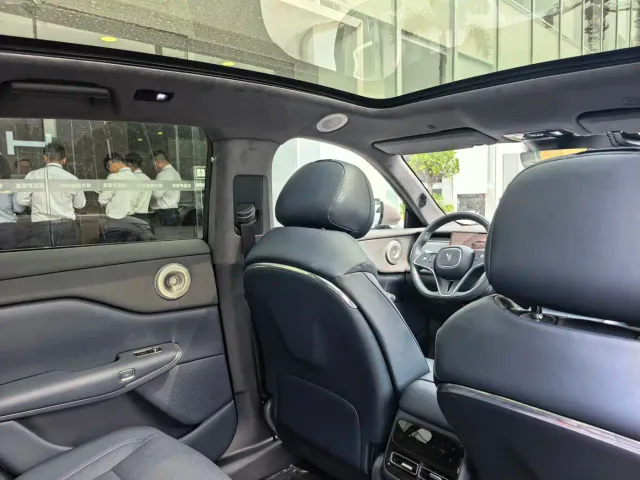 Voyah Auto Voyah Zhiyin 2025 Model 2WD Huawei Qiankun Edition — Фото автомобиля 14