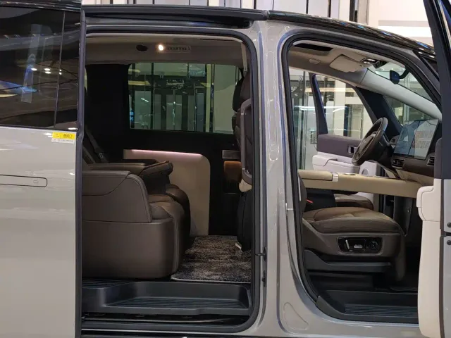 Li Auto MEGA — Фото автомобиля 27
