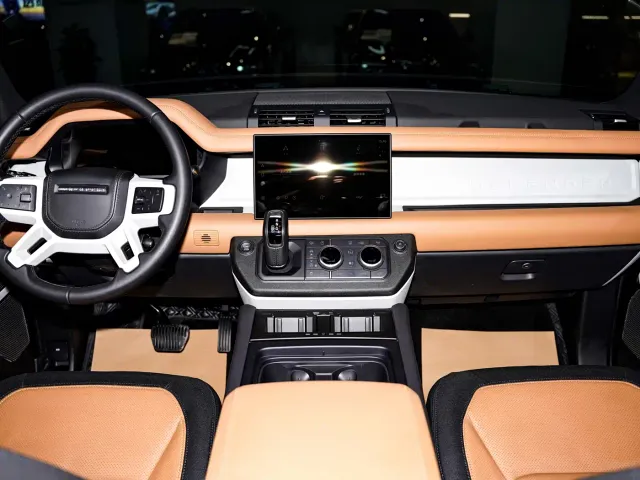 Land Rover Defender — Фото автомобиля 30