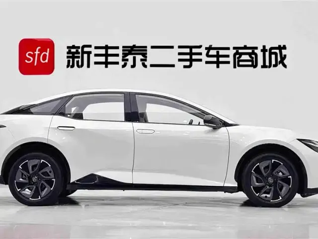 Toyota bZ3 — Фото автомобиля 3