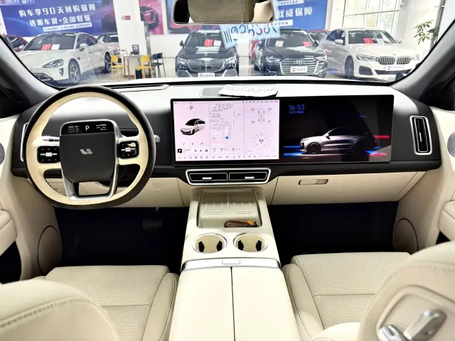 Li Auto L7 — Фото автомобиля 11