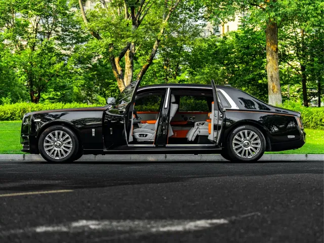 Rolls-Royce Phantom — Фото автомобиля 5