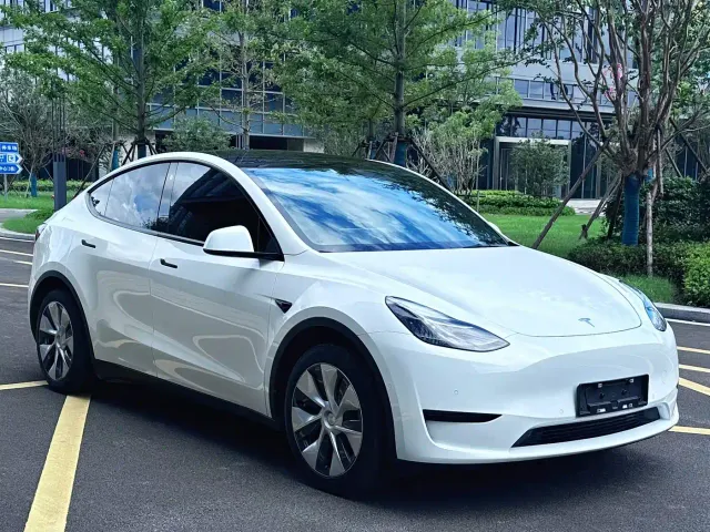 Tesla Model Y 2022 Facelift Rear-Wheel Drive Version — Фото автомобиля 3