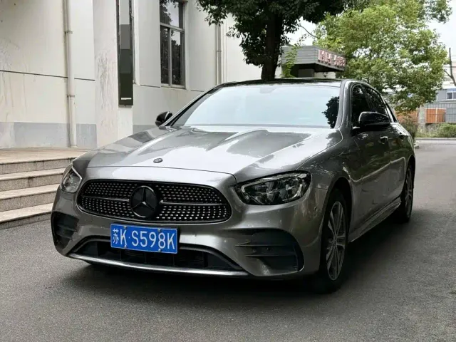 Фотография автомобиля — Mercedes-Benz E-Class