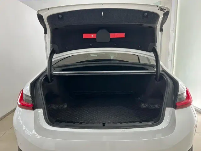 BMW i3 — Фото автомобиля 9