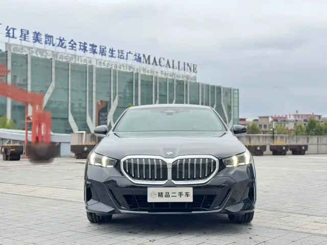 BMW 5 Series — Фото автомобиля 2