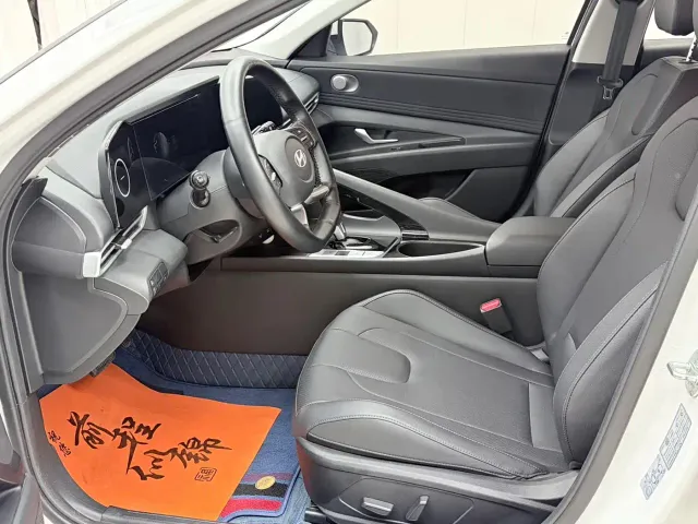 Hyundai Elantra — Фото автомобиля 10