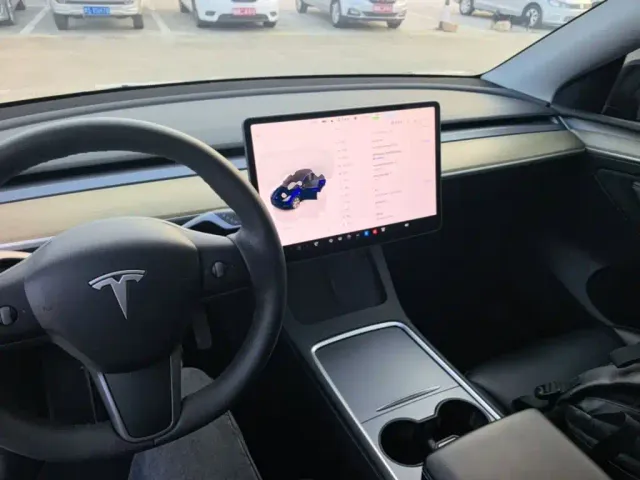 Tesla Model Y — Фото автомобиля 9