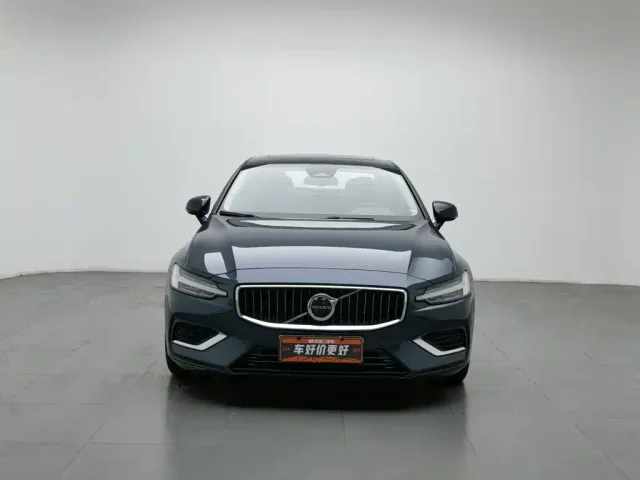 Volvo S60 — Фото автомобиля 3