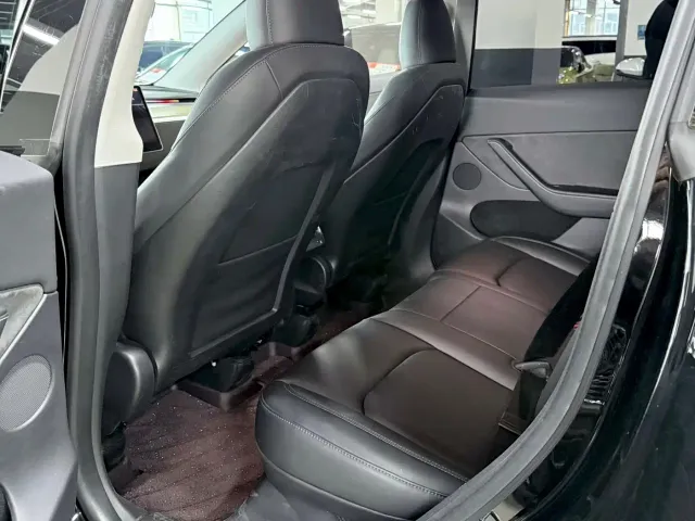 Tesla Model Y — Фото автомобиля 6