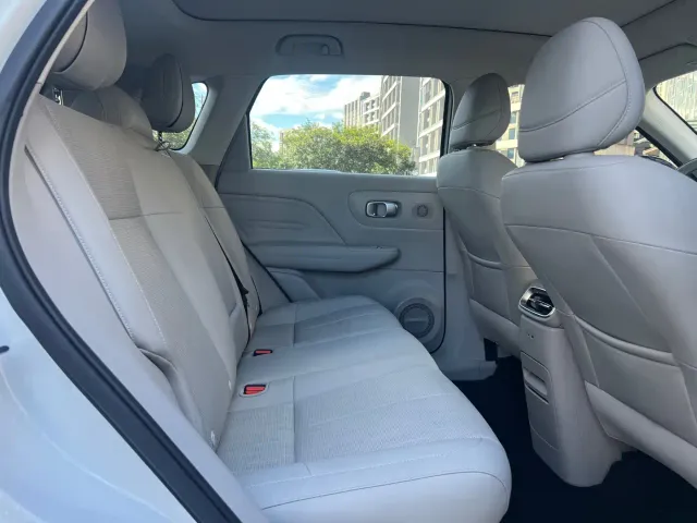Leapmotor B10 — Фото автомобиля 6