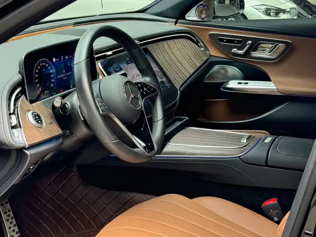 Mercedes-Benz E-Class — Фото автомобиля 4