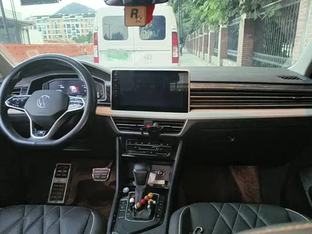 Volkswagen Tiguan L — Фото автомобиля 12