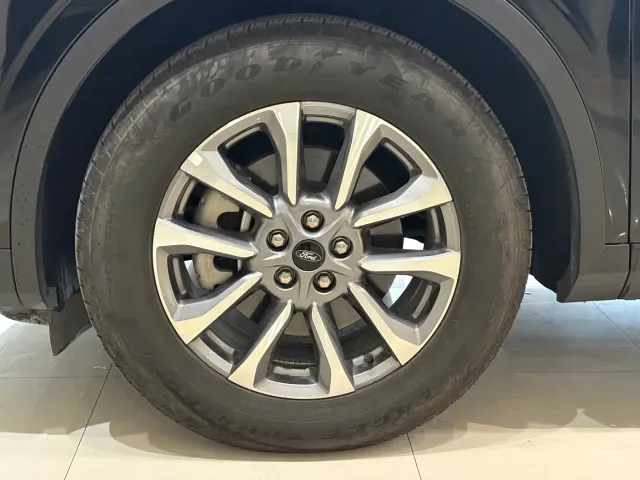 Ford Edge — Фото автомобиля 4