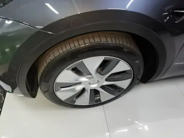 Tesla Model Y — Фото автомобиля 22
