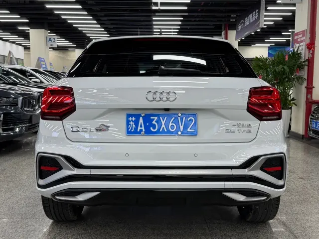 Audi Q2L — Фото автомобиля 10
