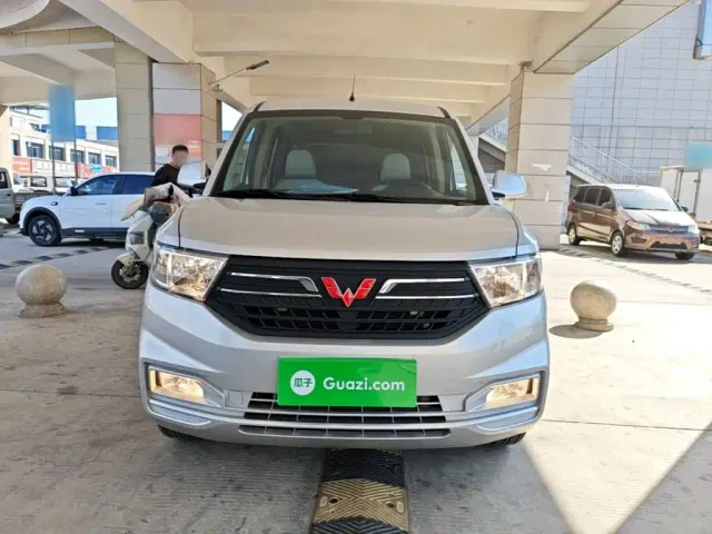 Wuling Hongguang V — Фото автомобиля 2
