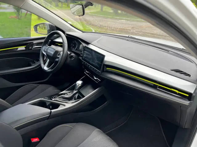 Roewe i5 — Фото автомобиля 12