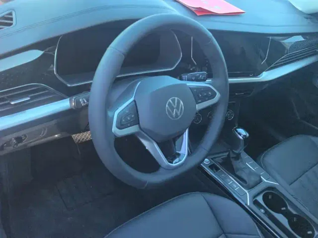 Volkswagen Passat — Фото автомобиля 12