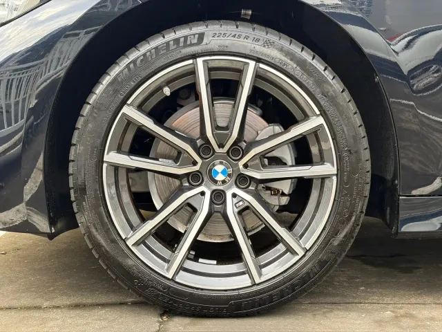 BMW 3 Series — Фото автомобиля 18