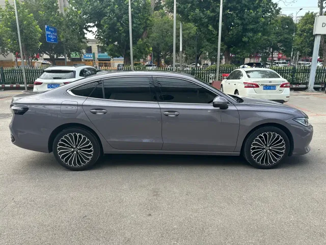 Volkswagen Passat — Фото автомобиля 6
