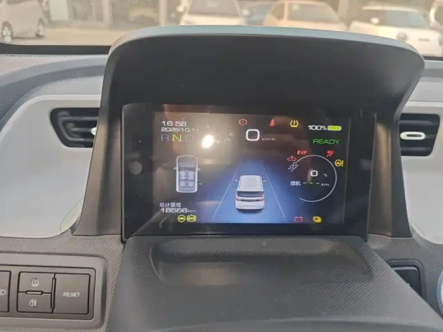Wuling Hongguang Mini EV — Фото автомобиля 11