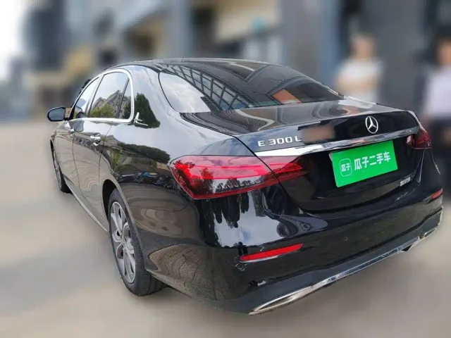 Mercedes-Benz E-Class — Фото автомобиля 24